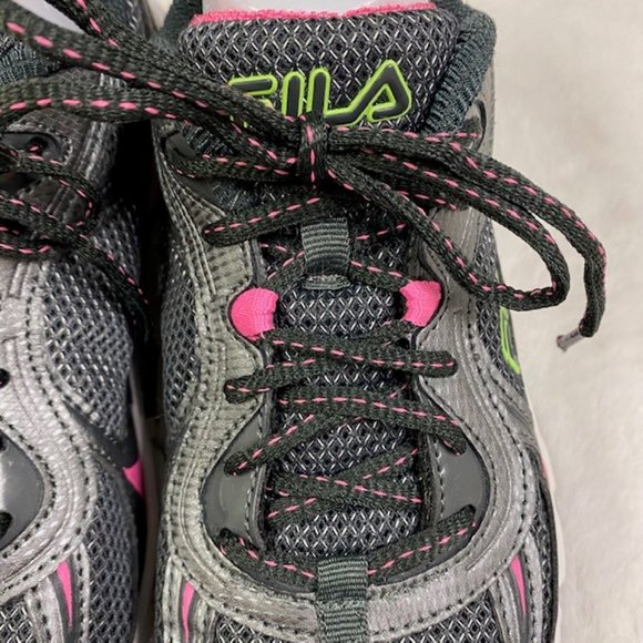 LIKE‎ NEW Fila Women's Silver & Sugarplum Quadrix Running Shoe, size 10 - Picture 4 of 13